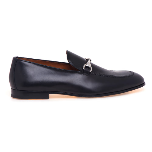 Mocassino Doucal's in pelle con morsetto in metallo