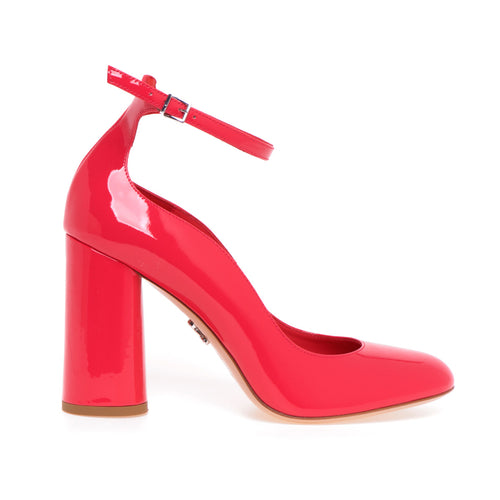 Lackpumps von Sergio Levantesi mit 95 mm Absatz.