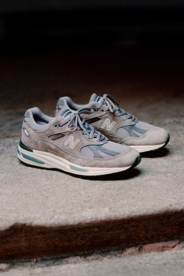 New Balance 991 Uomo: Scopri la V2 della Sneaker Iconica