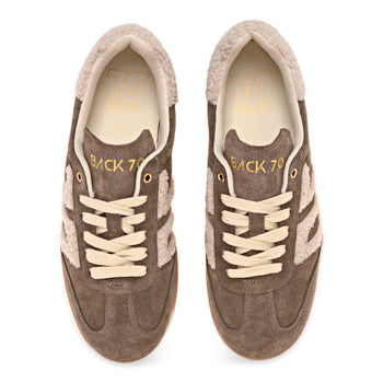 Sneaker Back 70 Cloud in suede con talloncino e logo in teddy beige - 4