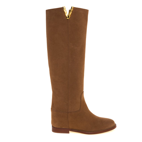 Stivale Via Roma 15 in camoscio con zeppa interna e "V" sfaccettata in metallo