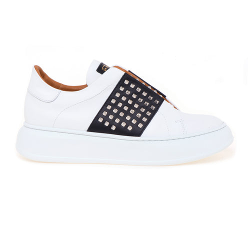 Sneaker Via Roma 15 in pelle con fascia a contrasto e borchie - 1