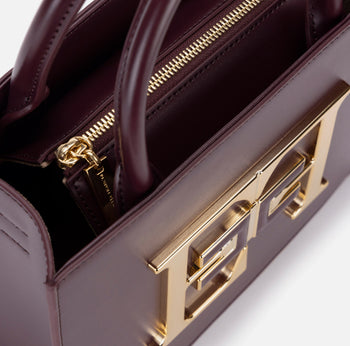 Borsa a mano piccola Elisabetta Franchi con maxi logo in metallo dorato - 4