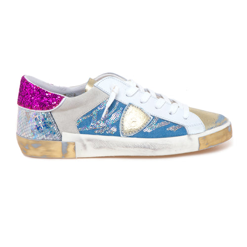 Sneaker Philippe Model PRSX in camoscio laminato, denim e pelle con pailettes e glitter