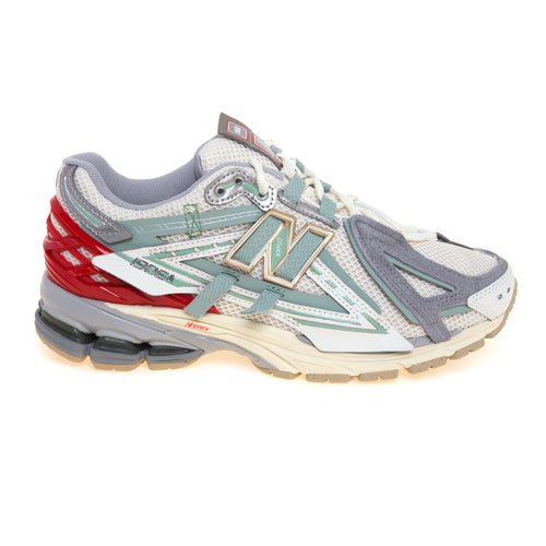 Sneaker New Balance 1906A in ecopelle, mesh e camoscio a pannelli sovrapposti